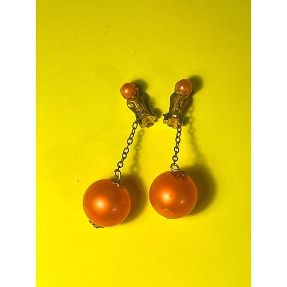 Lot of Two Pair Of Vintage Circular Dangle Drop Beaded Clip Earrings Very Cool! - Picture 2 of 8